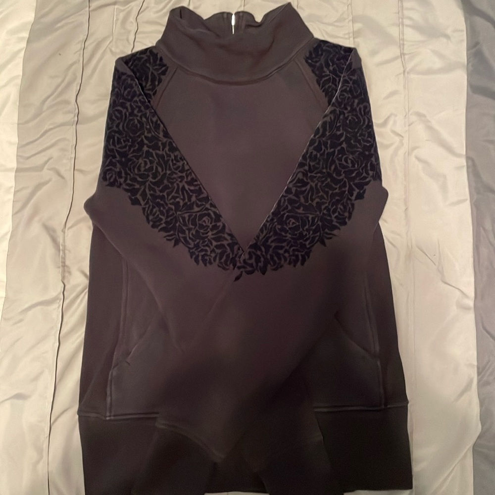 navy lululemon floral flock pullover - Picture 5 of 9